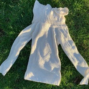 Long-Sleeve Turtle Neck Sweater with Sparkles